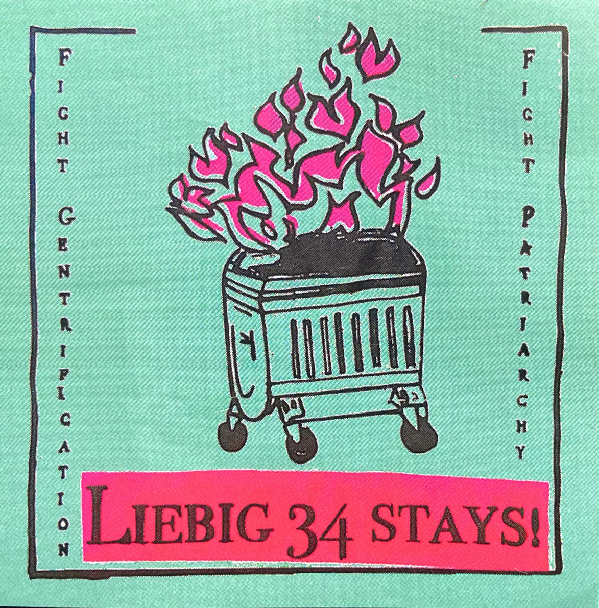 schwarzer Müllcontainer mit roten Flammen vor grünem Hintergrund