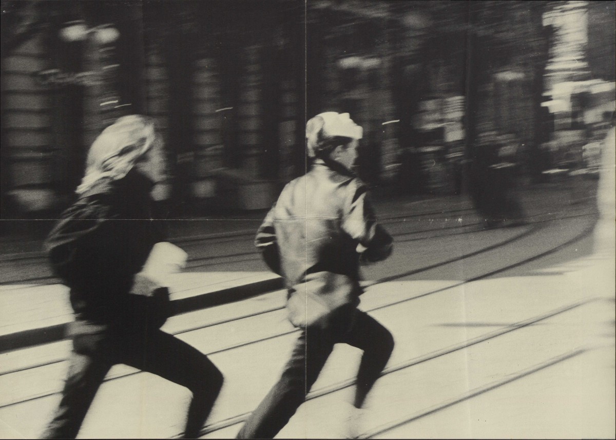 großes Foto mit zwei rennenden Frauen